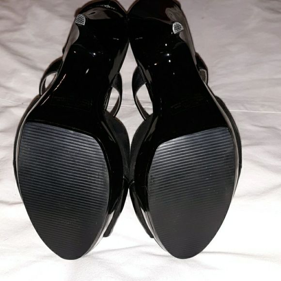 Kelly & Katie‎ Patent Leather Small Platform Heels - Picture 6 of 7